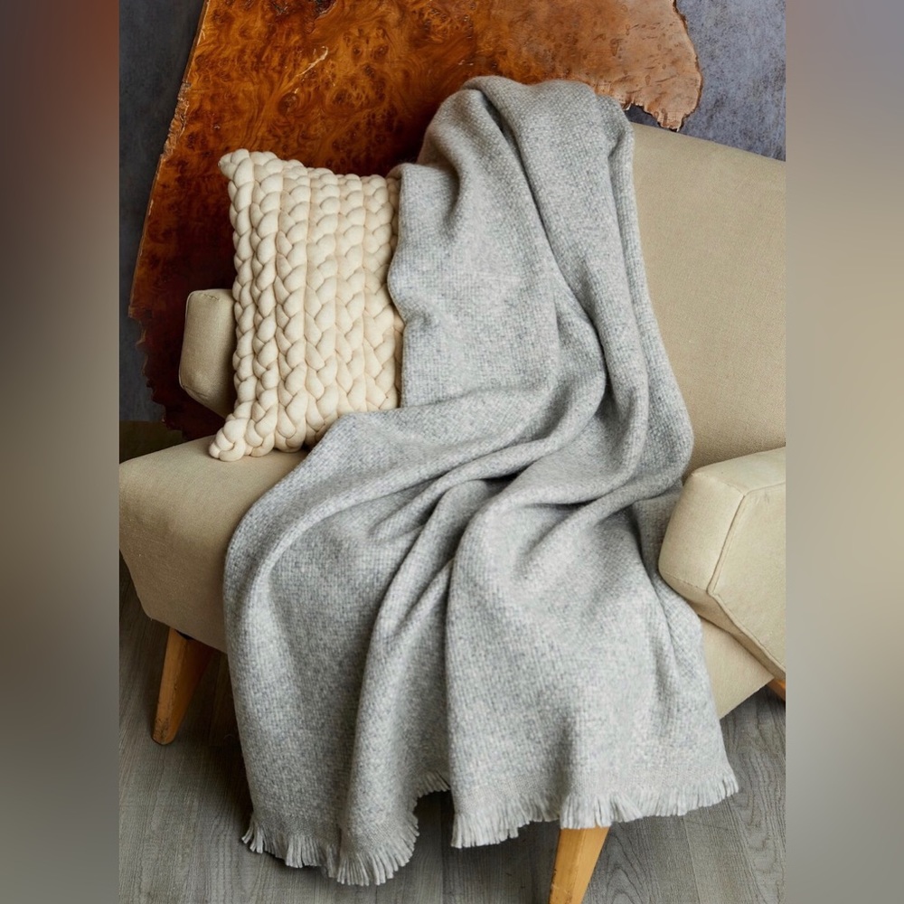 NWT Elie Tahari Alpaca Merino Wool Blend Throw
